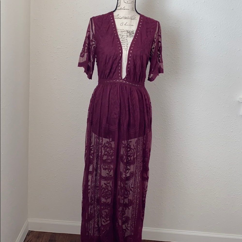 Honey Punch lace Maxi Dress Size Medium